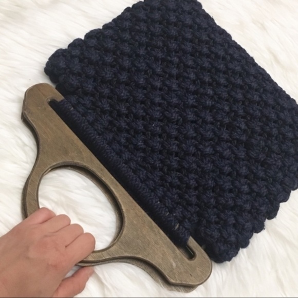 Vintage wood handle crochet bag - Picture 2 of 8